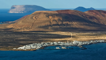 Foto de la isla de La Graciosa con proyecto para energías renovables